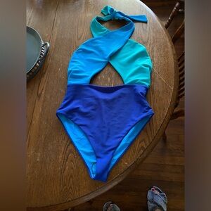 Women’s Beach Riot swimsuit NWOT. Liner still intact. Never worn